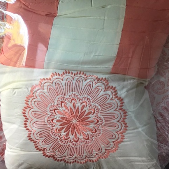 NWT Queen 5 Piece Reversible Comforter Set - Picture 7 of 7